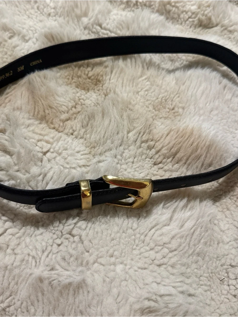 Vintage Women’s Kim Rogers Black Leather Belt With Gold Tone Hardware Small.